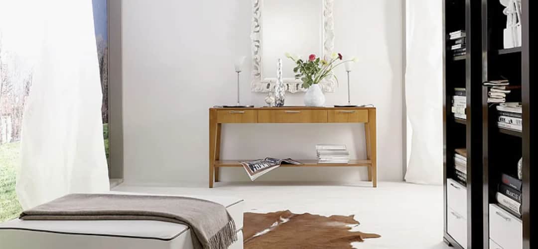 Jak urządzić przedpokój z oknem: 8 pomysłów na stylową aranżację