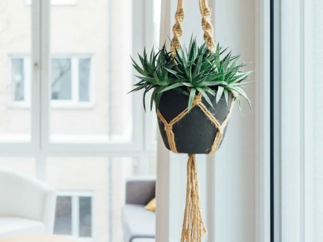 Jak zrobić wiszący kwietnik ze sznurka: prosty tutorial DIY