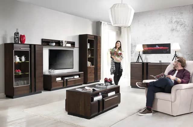 Brązowe meble? Poznaj 7 idealnych kolorów ścian do wnętrza