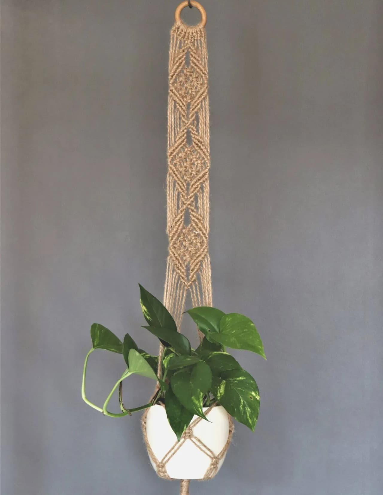 Jak zrobić kwietnik ze sznurka jutowego: 7 prostych kroków