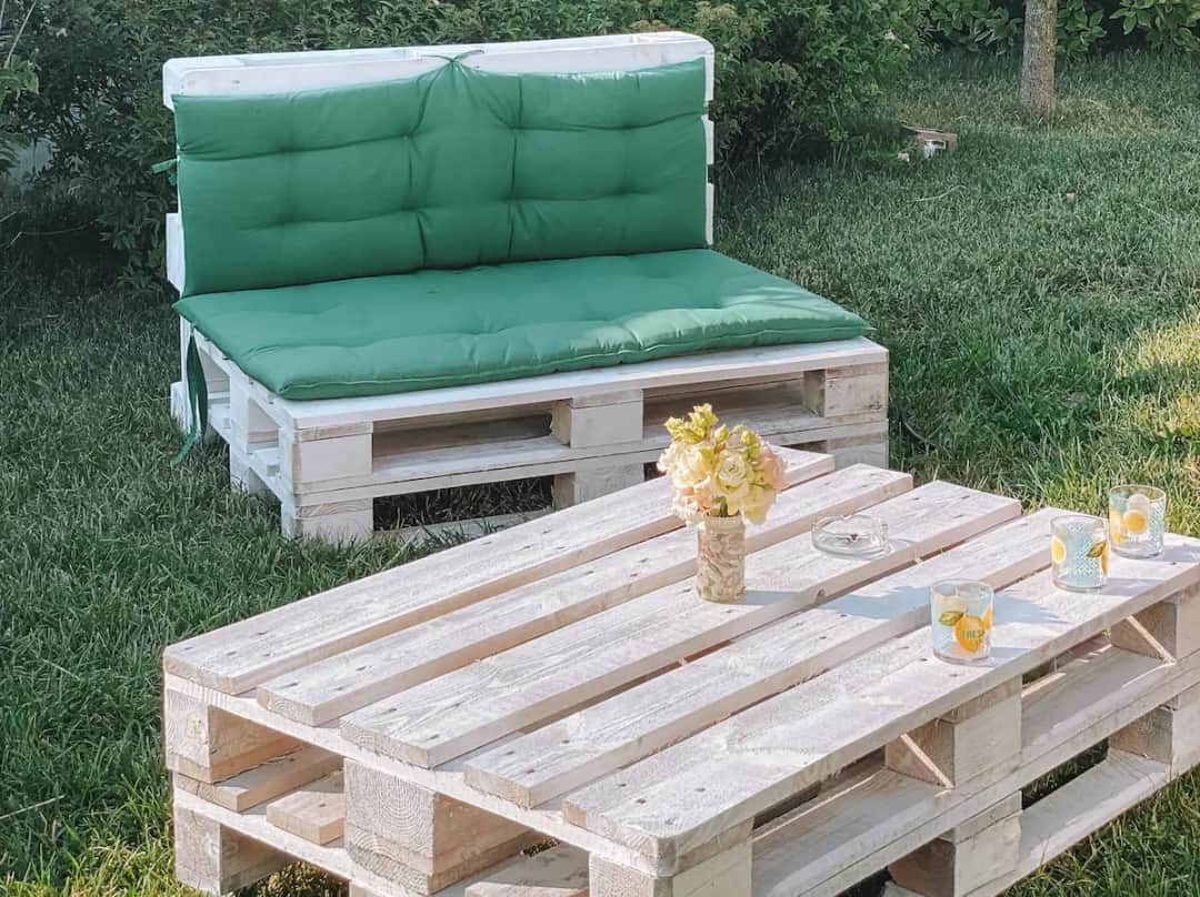 Jak zrobić z palet meble ogrodowe? Proste kroki, które zachwycą każdego