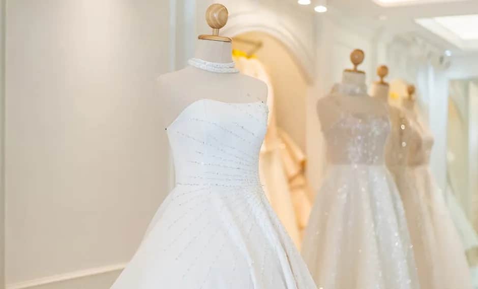 Salon sukien ślubnych: Koszt, formalności i jak odnieść sukces