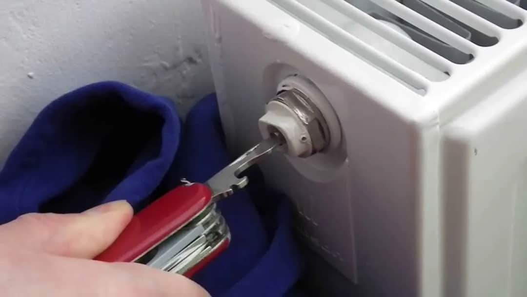 Jak się odpowietrza grzejniki: 8 kroków do efektywnego ogrzewania