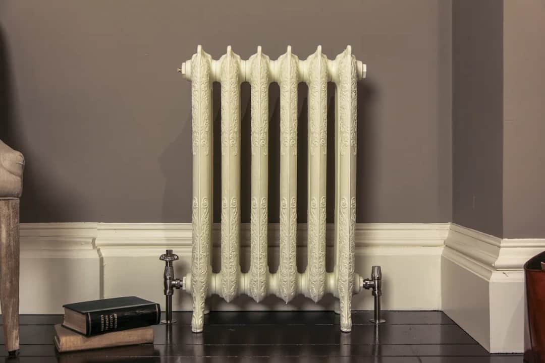 Ile waży grzejnik żeliwny 20 żeberek? Zaskakująca różnica w wadze!