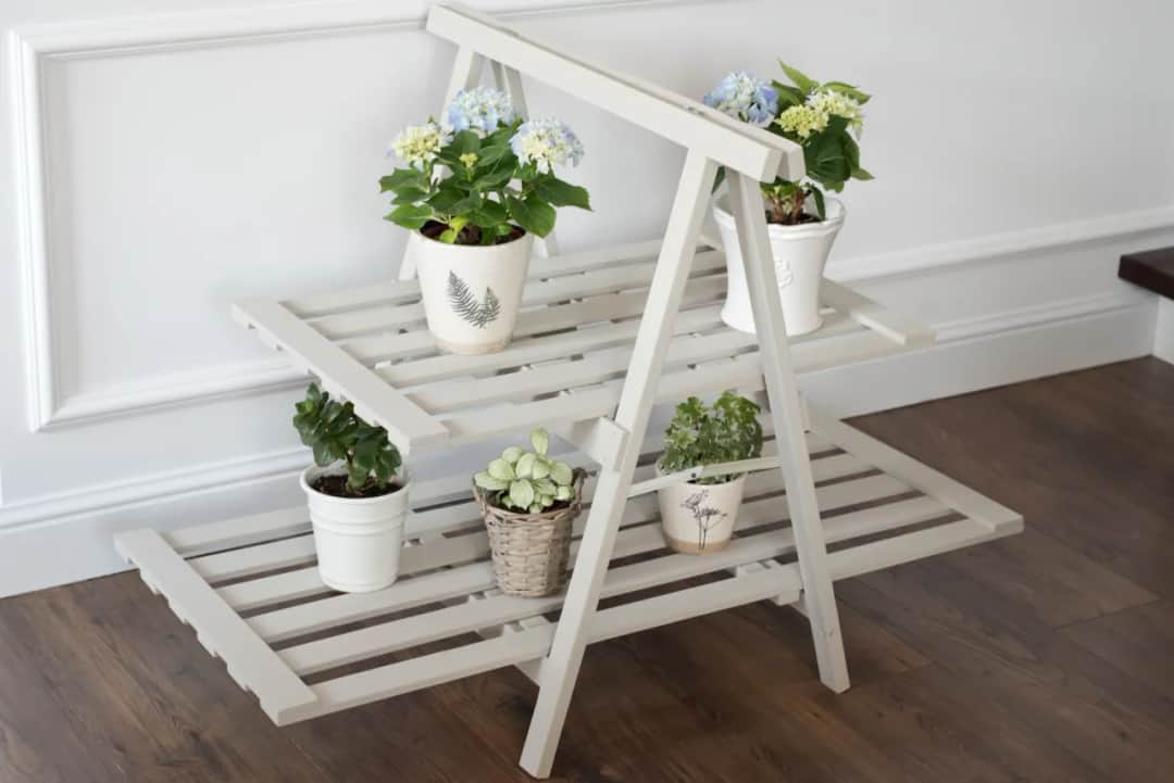 Jak zrobić kwietnik stojący: 7 kroków do pięknej dekoracji ogrodu